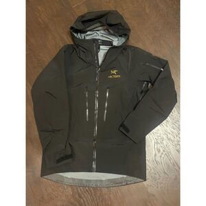 Arc’teryx Alpha SV Gore-Tex Jacket 24K Black Men’s Medium SAMPLE